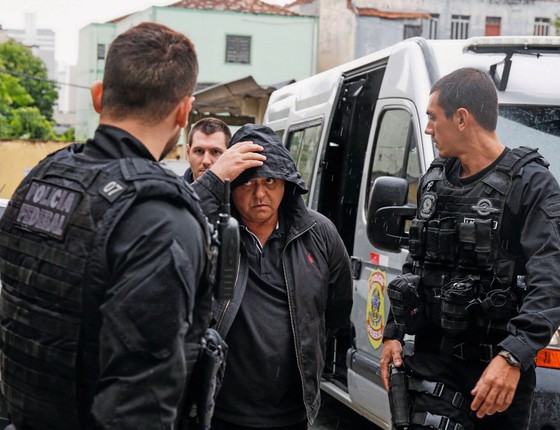 O fiscal Daniel Gonçalves no momento da prisão.Até bandidos  da cidade sabiam que ele recebia muito dinheiro dos frigoríficos (Foto: Paulo Lisboa/Brazil Photo Press)