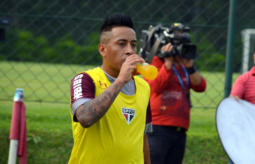 Desfalque: São Paulo tira Cueva da partida contra a Ponte Preta; entenda