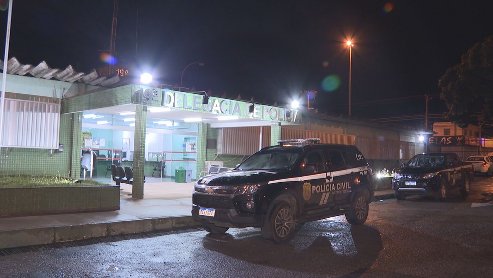 Fachada da 19ª Delegacia de Polícia, em Ceilândia, no DF — Foto: TV Globo/Reprodução