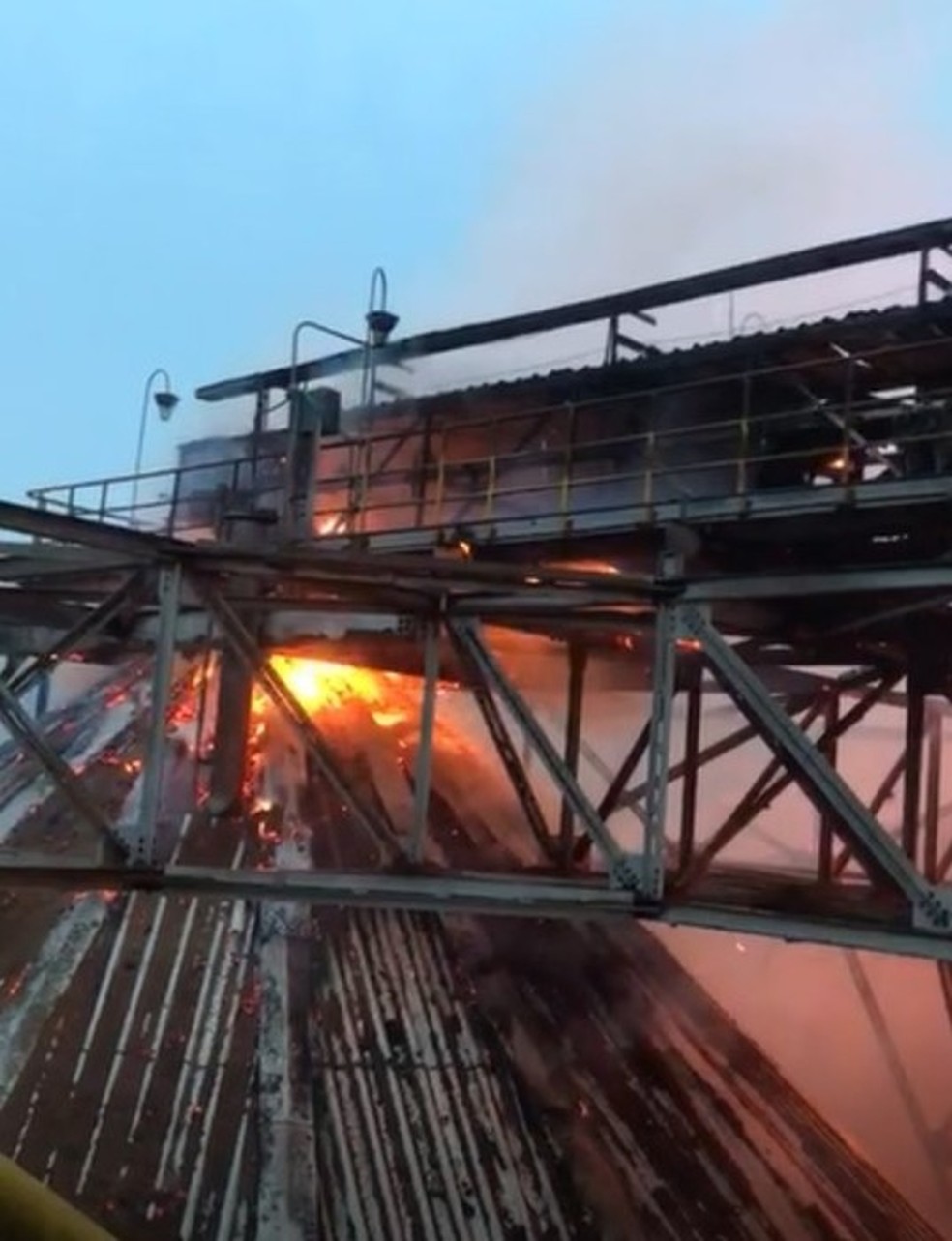 Incêndio teve início em um silo de cavacos de madeira — Foto: Arquivo pessoal