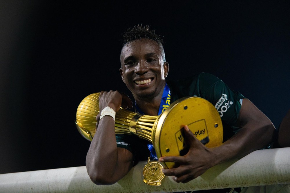Com aval de Willian, jogador colombiano é oferecido ao Corinthians