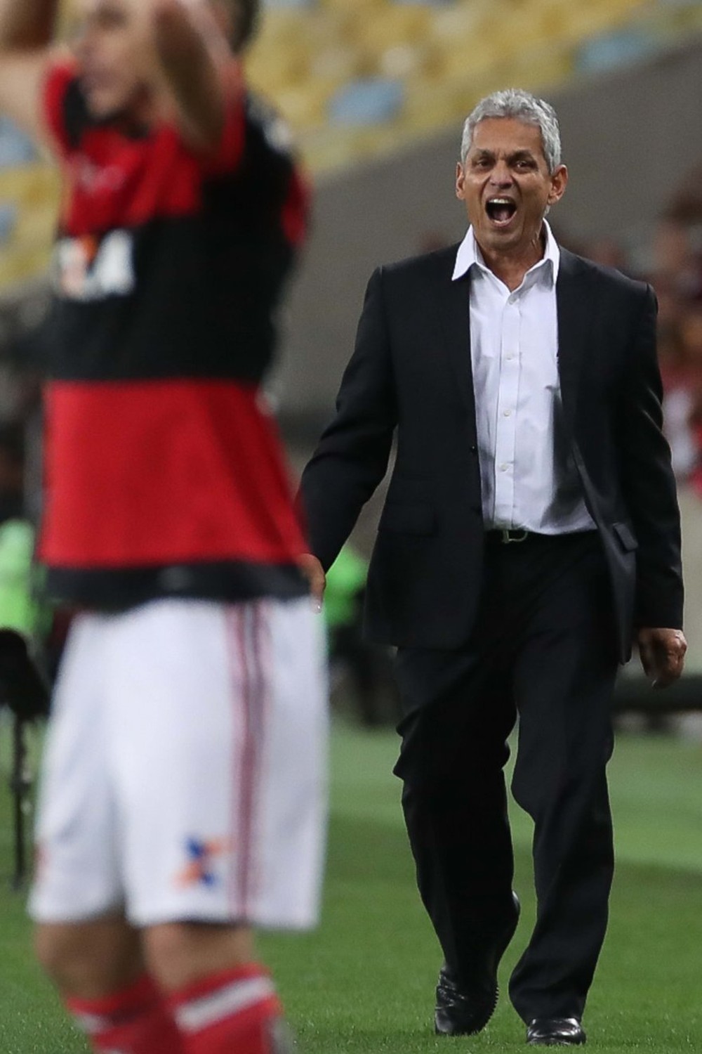 Rueda diz que Fla pode ter time misto contra o Atlético-PR, domingo