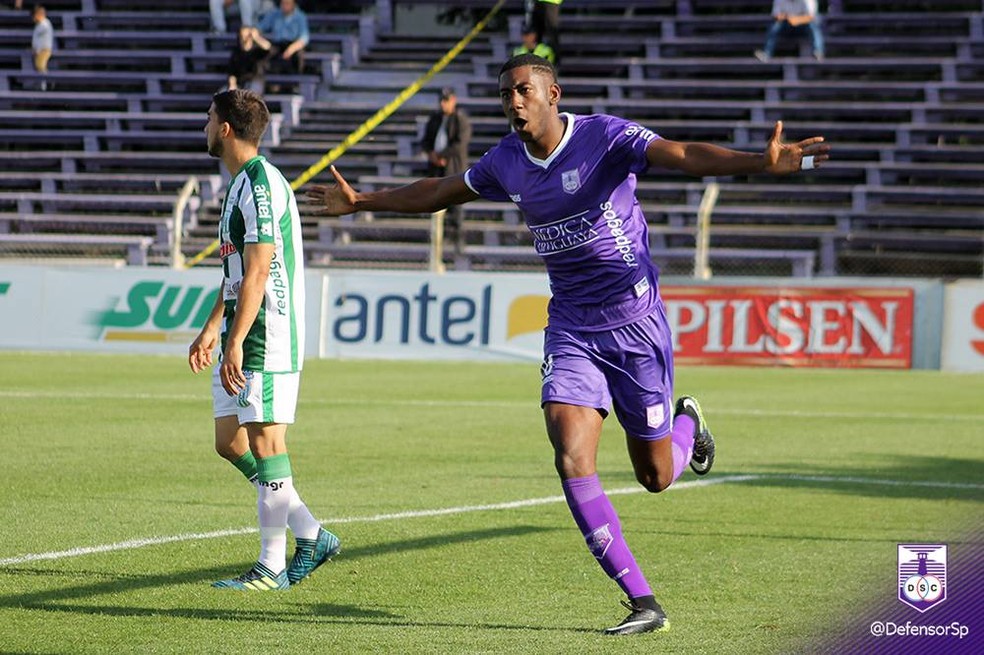 Gonzalo Carneiro comemora gol pelo Defensor (Foto: Divulgação / Defensor Sporting)