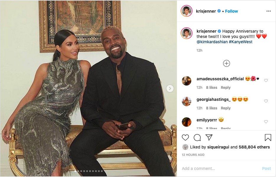 O post da socialite e empresária Kris Jenner parabenizando o aniversário de seis anos de casamento de Kim Kardashian e Kanye West (Foto: Instagram)