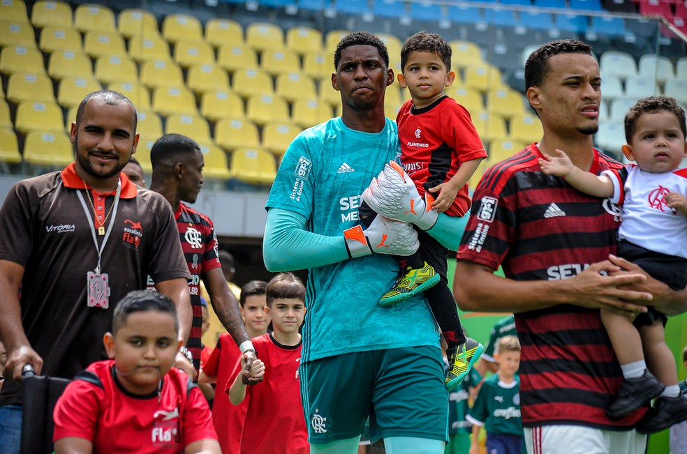 Hugo Souza em ação pelo Flamengo — Foto: Marcelo Cortes/Flamengo