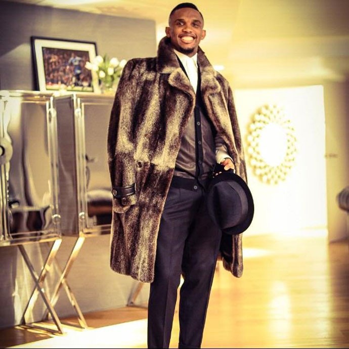 Eto'o investe em 'estilo renascentista' no visual para passeio em ...