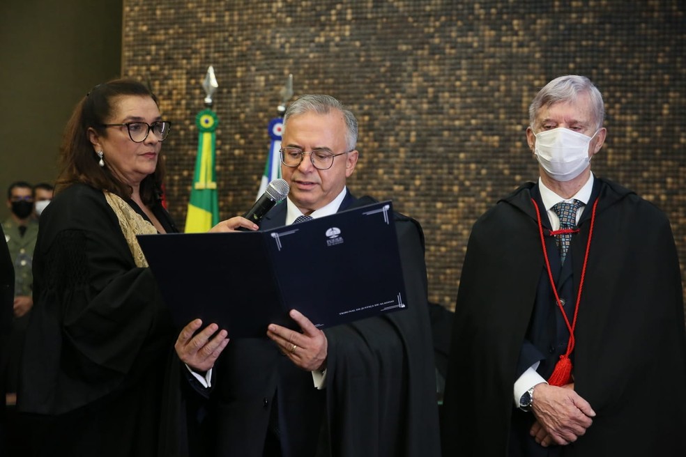 Fábio Ferrario toma posse como novo desembargador do TJ-AL; presidente da Corte acompanha cerimônia — Foto: Caio Loureiro/Dicom TJ-AL