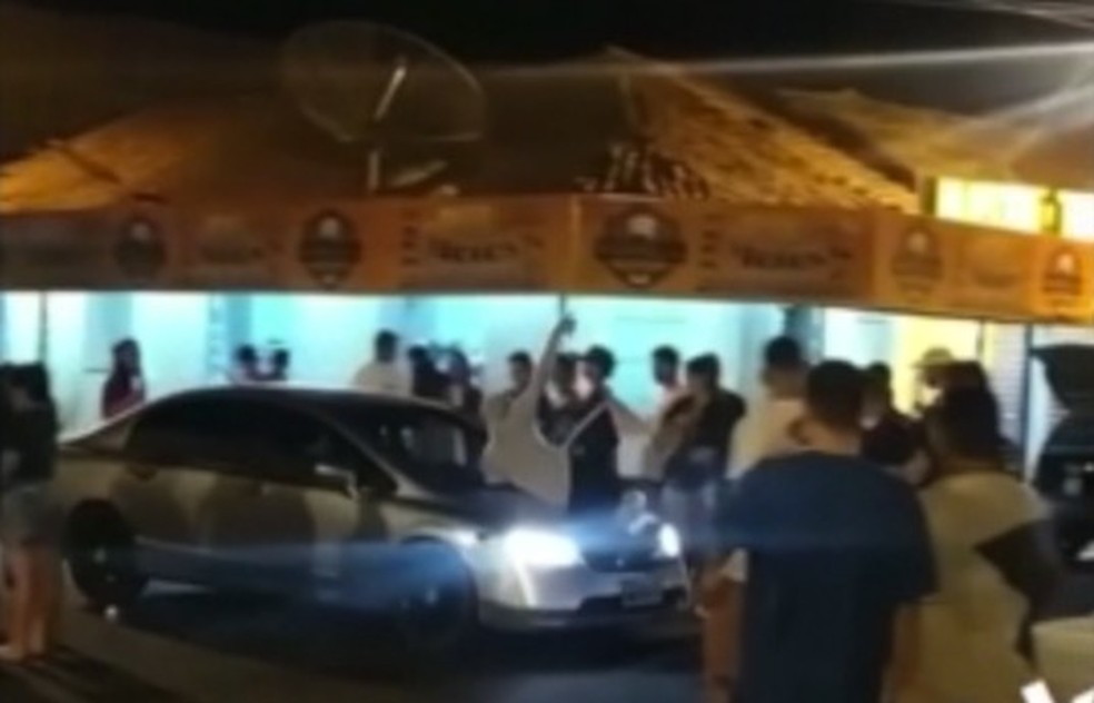Vídeo mostra aglomeração e festa no meio de rua em Pedro II, no Piauí — Foto: Reprodução