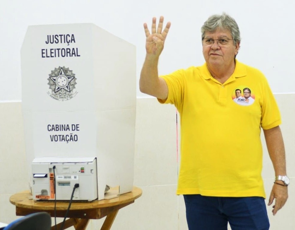 Candidato à reeleição,  governador João Azevêdo (PSB) vota em João Pessoa  — Foto: Divulgação/Assessoria 