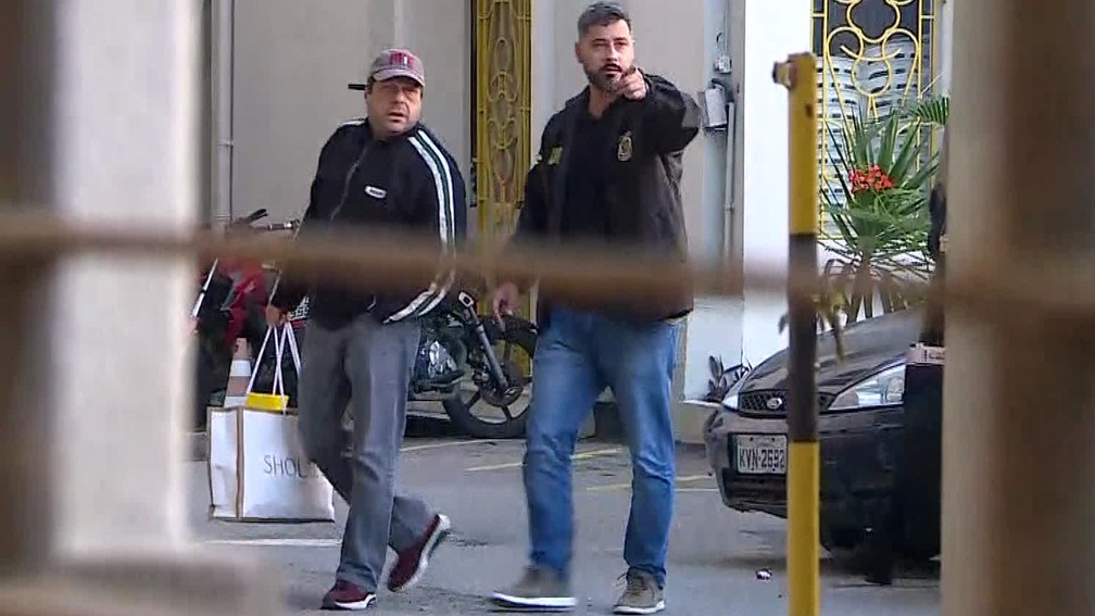 Mario Libman chega à sede da PF do RJ — Foto: Reprodução/TV Globo