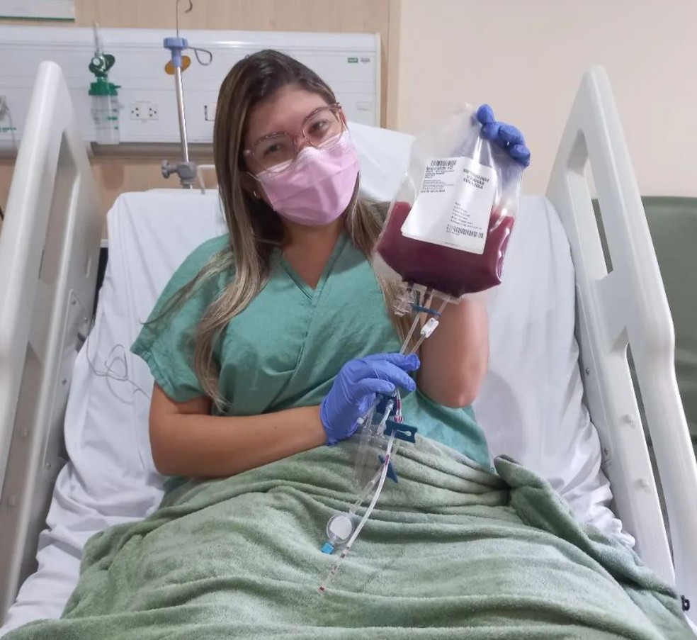 Lumara Sousa após a coleta do material genético doado a irmã Marina Alves. — Foto: Instagram/ Reprodução