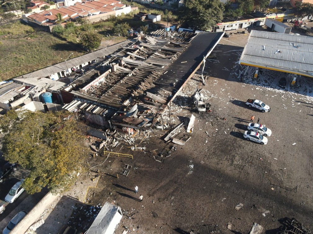 Imagens de drone mostram destruição de posto em que caminhão explodiu em Rio Claro — Foto: JR Drones Rio Claro