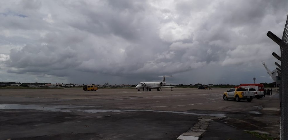 Aeronave da FAB deixou Base Aérea de Natal no início da tarde, levando Bruna Silveira Lopes, de 7 anos, para Recife — Foto: Klênyo Galvão/Inter TV Cabugi 