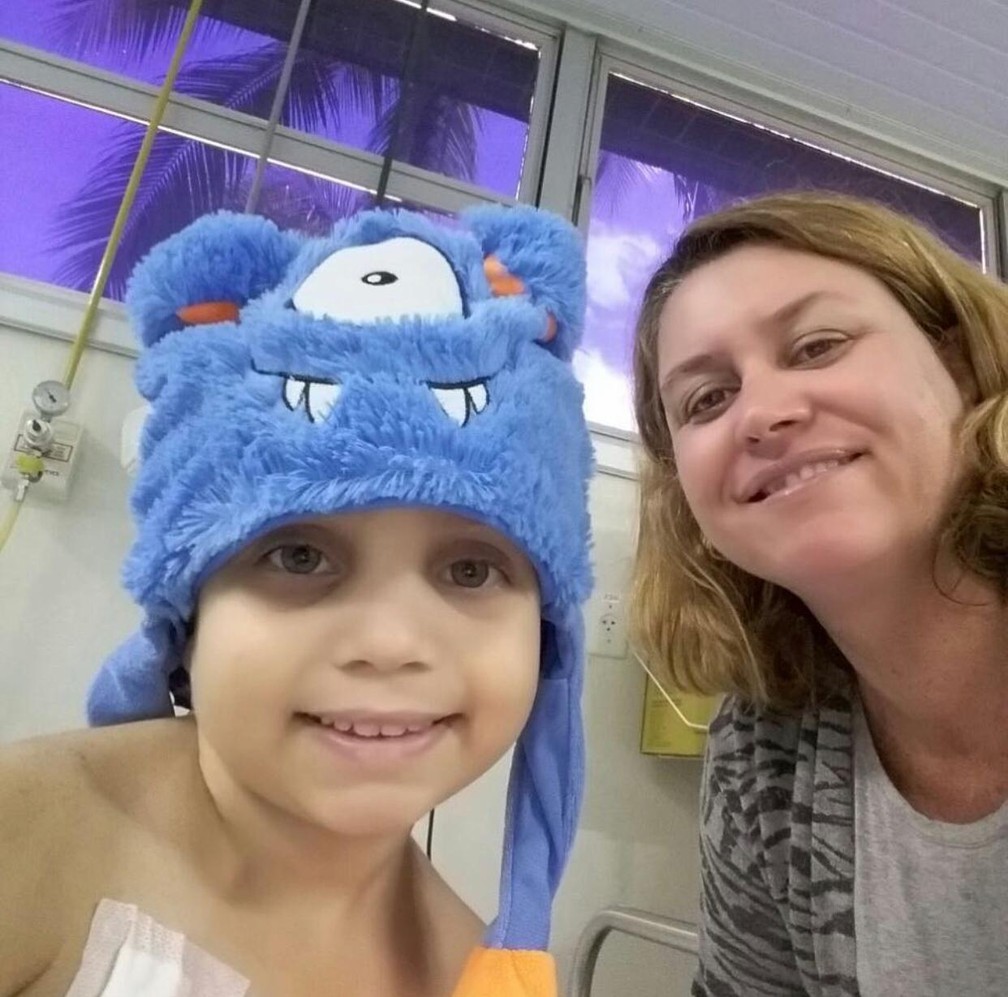 Garoto que pintava quadro para pagar tratamento médico na BA morre por complicações da Covid-19 — Foto: Reprodução / Redes Sociais