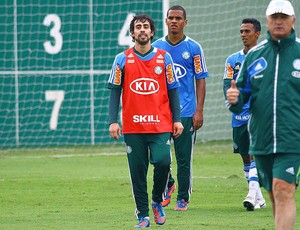 Valdivia no treino do Palmeiras (Foto: André Pera / Futura Press)
