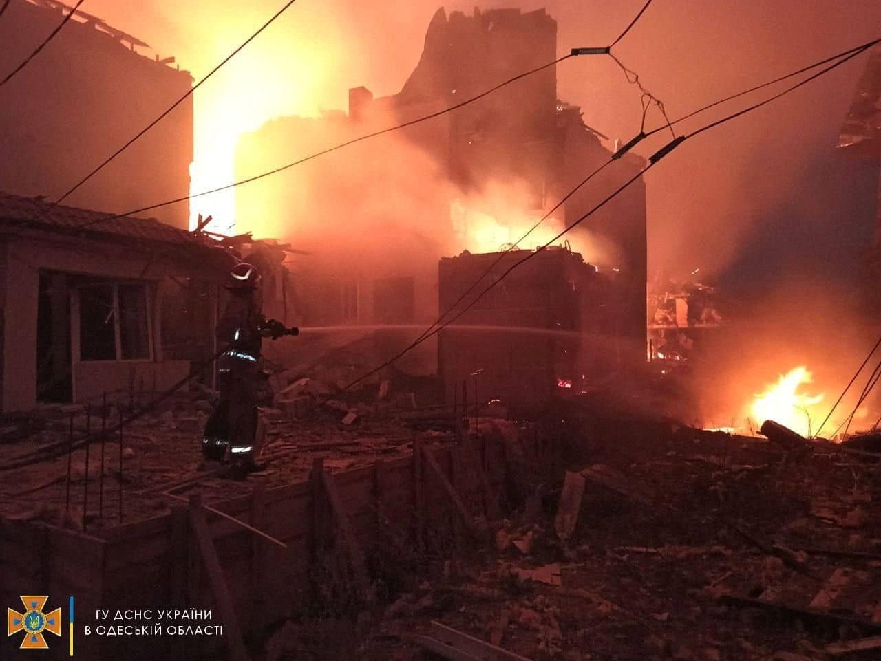 Imagens de drone mostram destruição após ataque perto de Odessa, na Ucrânia