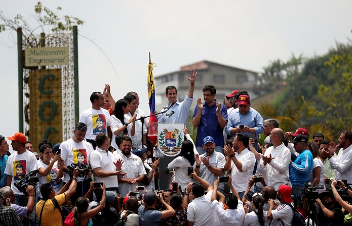 Juan Guaidó liderou manifestação em San Antonio, na Venezuela — Foto: Ivan Alvarado/Reuters