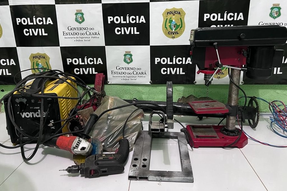 Polícia encontrou oficina de armas de fogo clandestina em Brejo Santo, no Ceará. — Foto: Divulgação/Polícia Civil
