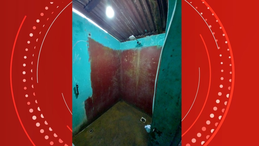 Apenas um banheiro em condições precárias era disponibilizado para os treze trabalhadores — Foto: Divulgação/Ministério do Trabalho e Polícia Federal