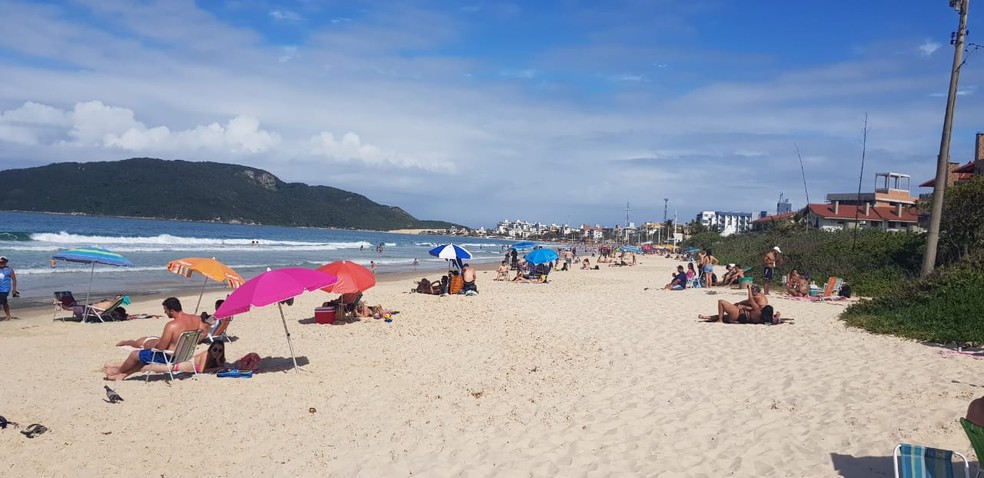 Praia dos Ingleses neste domingo — Foto: Paulo Mueller /NSC TV