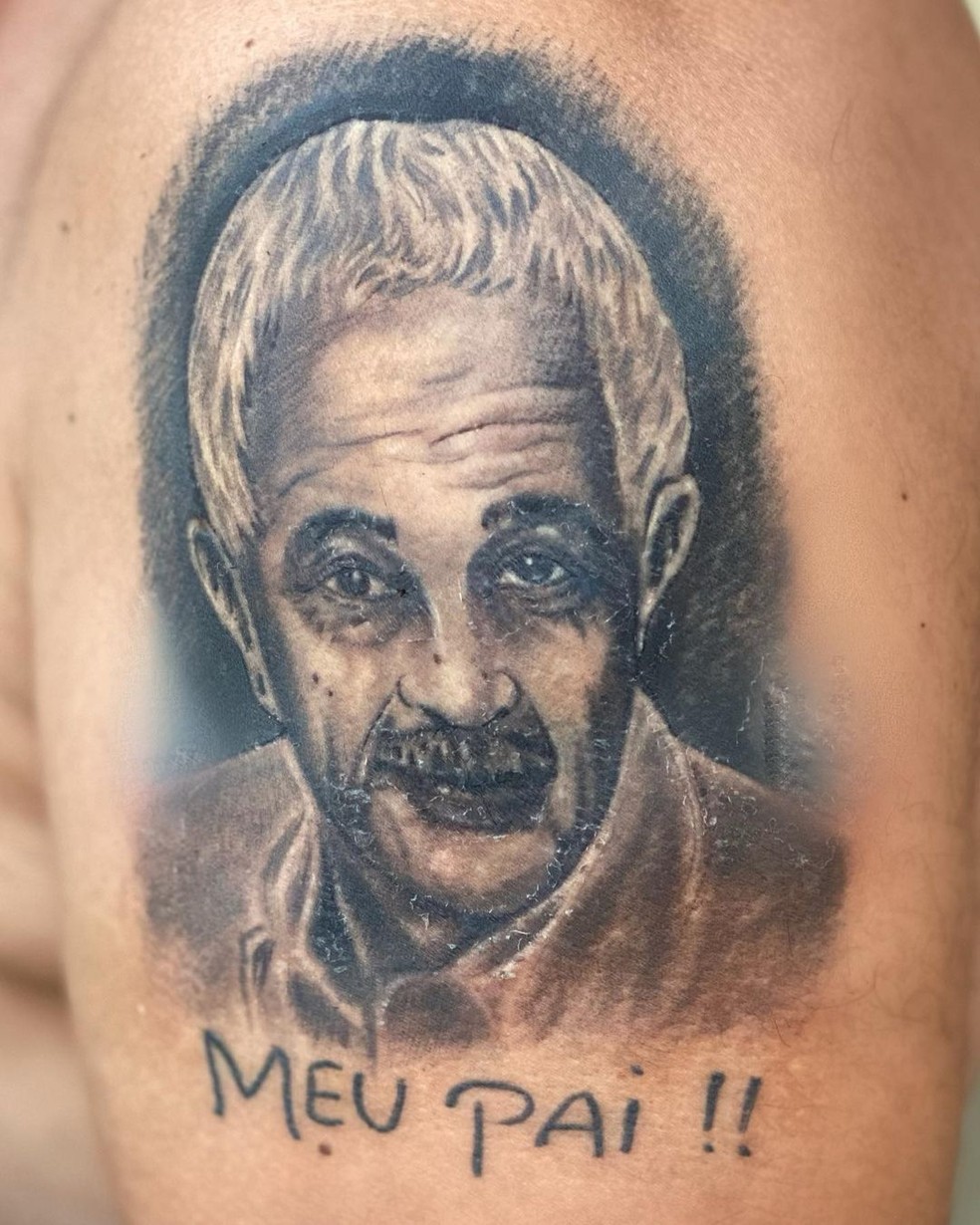 Zezé faz tatuagem para homenagear o pai — Foto: Reprodução/Instagram