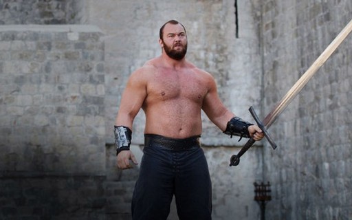 Com 2,06 m, 'gigante' de 'Game of Thrones' perde 45 kg e mostra