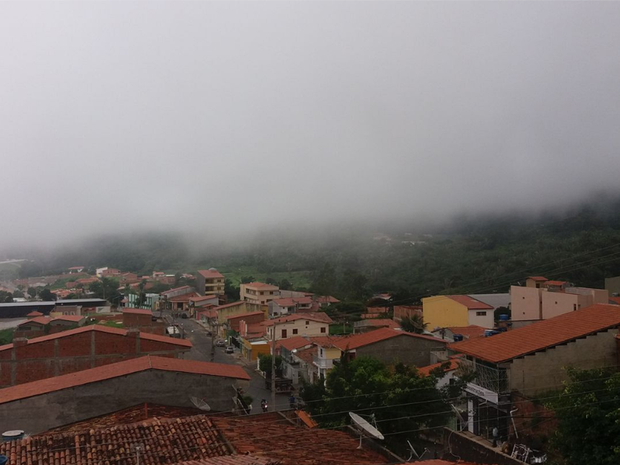 Ceará recebeu boas chuvas neste sábado de Carnaval. Em Viçosa do Ceará o tempo está nublado (Foto: Tadeu Feitosa/Arquivo Pessoal)