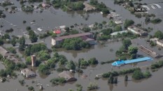 Imagens da inundação provocada pelo rompimento da barragem na Ucrânia
