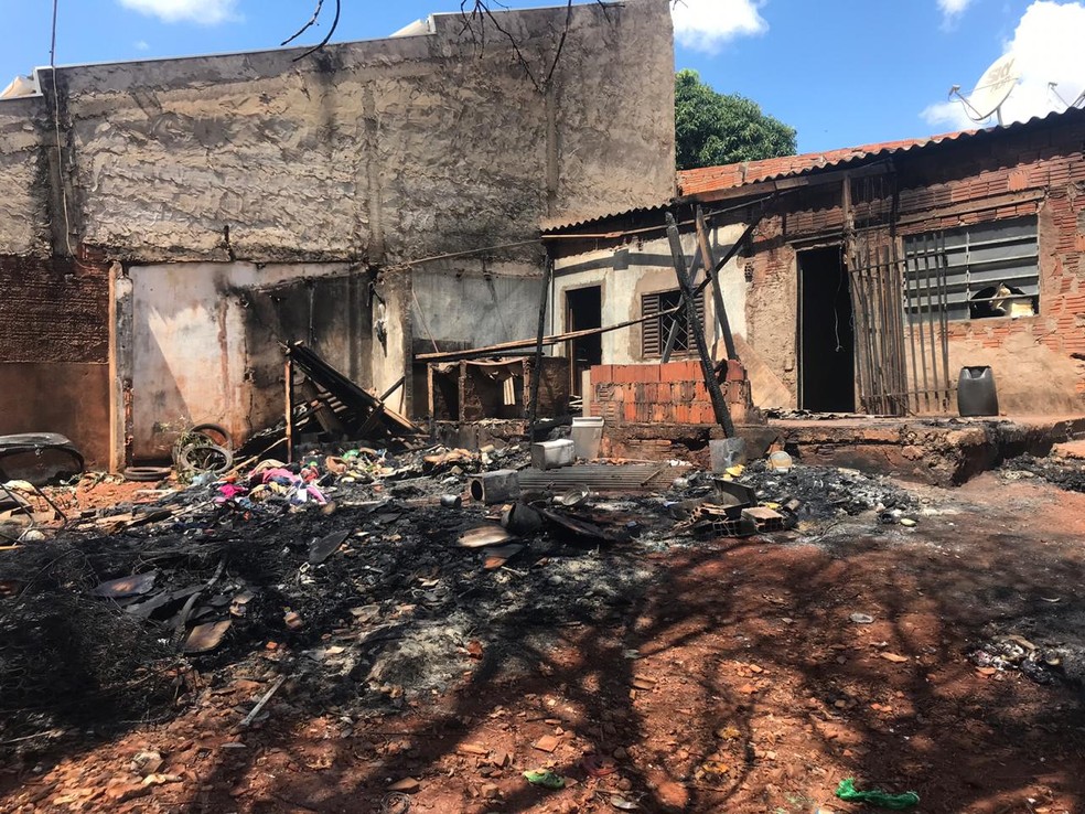 IncÃªndio em casa foi causado propositalmente por um homem que invadiu o local, segundo proprietÃ¡rio. â Foto: FlÃ¡vio Dias/G1MS