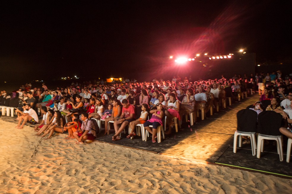 Mostra de Cinema acontece na beira da praia do Maceió em São Miguel do Gostoso, RN (Foto: Aline Arruda)