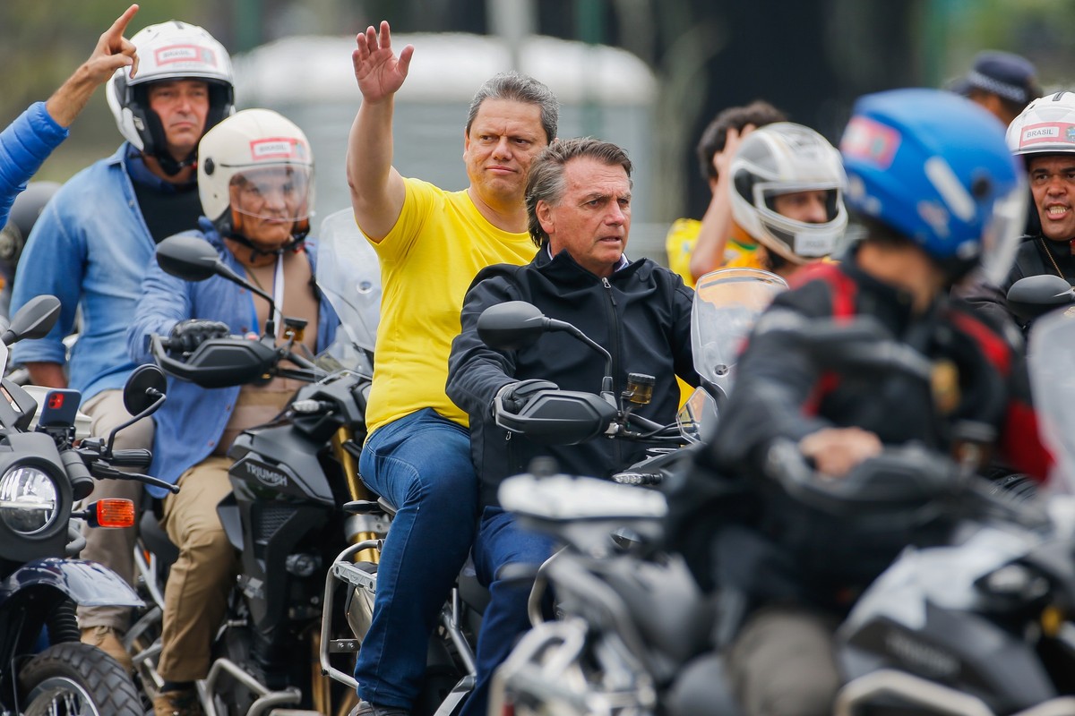 'Não tem como não termos no mínimo 60% dos votos', diz Bolsonaro em motociata em SP