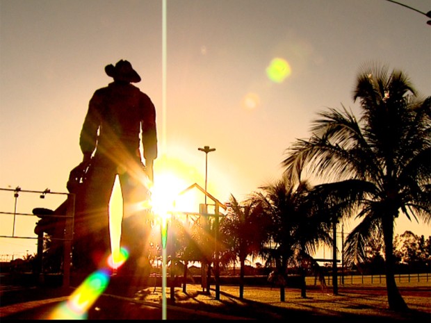 Parque do Peão recebe os últimos ajustes antes do início do rodeio em Barretos (Foto: Chico Escolano/EPTV)