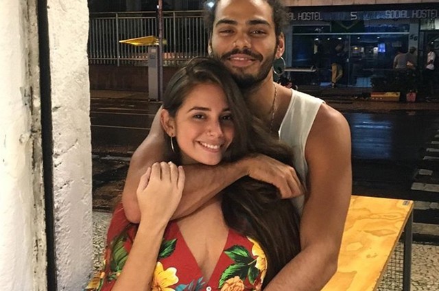 Enzo Romani e a namorada, Camila Seixas (Foto: Reprodução/Instagram)