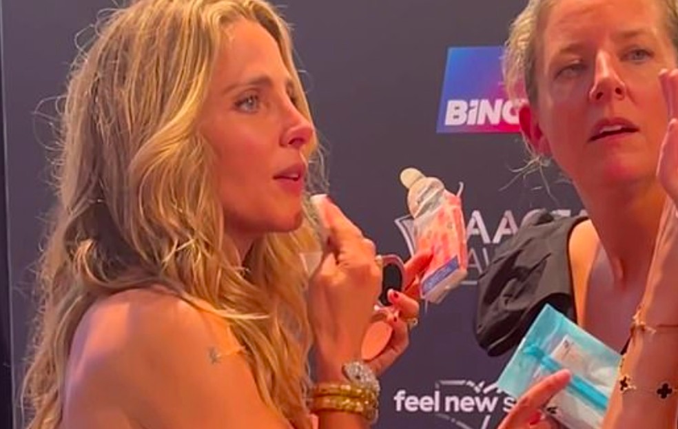 A atriz espanhola Elsa Pataky no red carpet do Australian Academy of Cinema and Television Arts Awards 2022 — Foto: Reprodução