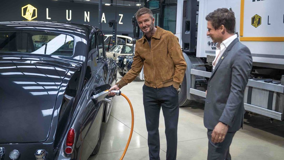 David Beckham é um dos empresário que está investindo na eletrificação de carros antigos — Foto: Divulgação