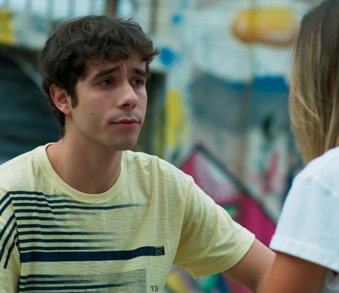 Jéssica fica furiosa, mas Luan a impede de ir embora (Foto: TV Globo)