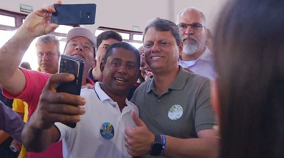 Tarcísio de Freitas (Republicanos) cumpriu agenda em Jales e Santa Fé do Sul (SP) — Foto: Reprodução/TV TEM