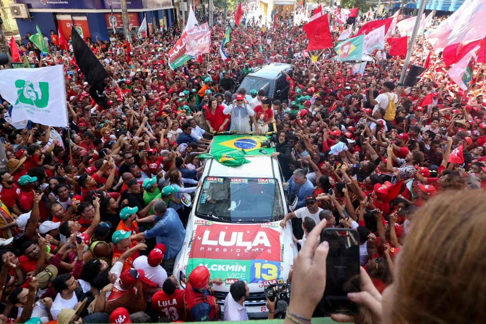 Lula no Recife, nesta sexta (14) — Foto: Marlon Costa/Pernambuco Press