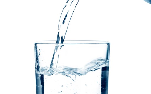 Beber água pode te tornar mais produtivo, aponta pesquisa - Época ...