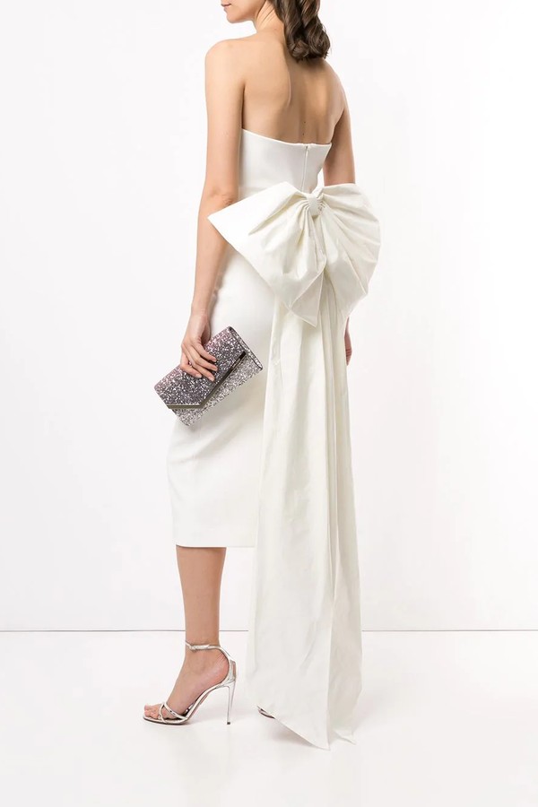 Como comprar um vestido de noiva online: Vestido midi Amore com detalhe de laço Rebecca Vallance (Foto: Divulgação)