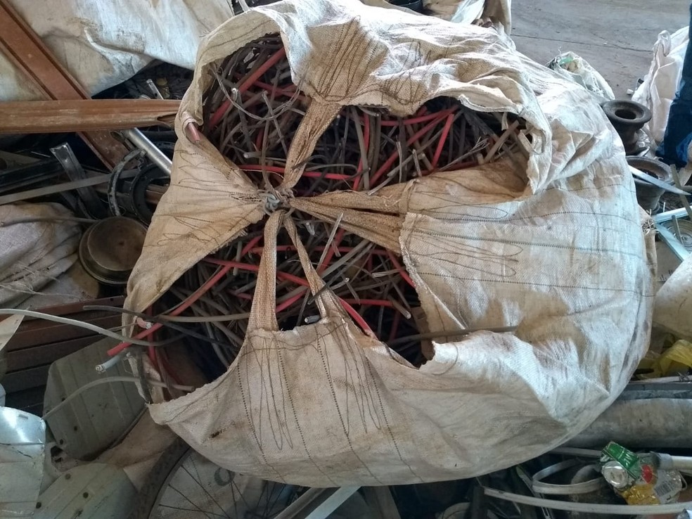 Fios embalados recentemente foram encontrados em empresas — Foto: Polícia Civil-MT