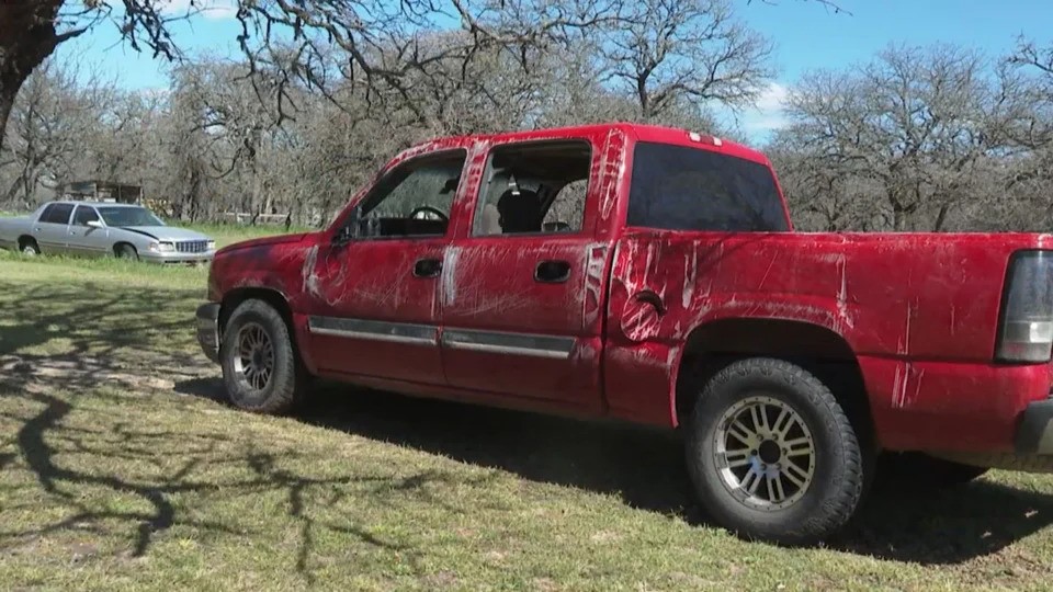 Adolescente sobrevive após ter carro levado por tornado no Texas (Foto: Reprodução/Mirror)
