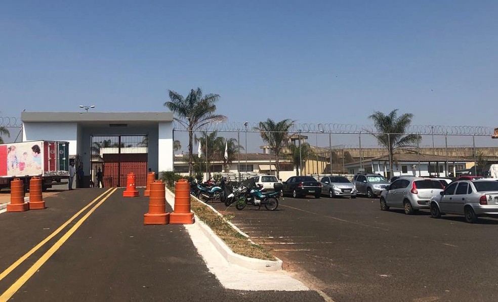 G1 procurou penitenciária em Uberaba, mas direção não passou informações por telefone — Foto: Erika Machado/G1
