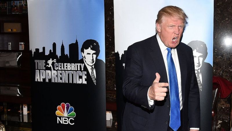 BBC - O presidente Trump, fotografado em 2015 no lançamento da série de TV The Celebrity Apprentice, ganhou US$ 427,4 milhões em 2018 com o programa (Foto: Getty Images via BBC)