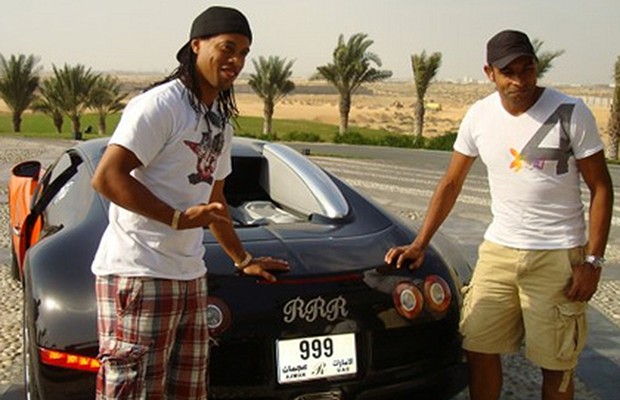 Ronaldinho Gaúcho e seu Bugatti Veyron (Foto: Reprodução)