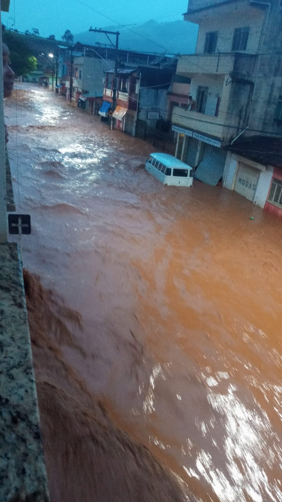 Ruas alagadas em Orizânia — Foto: Portal Miradouro/Reprodução