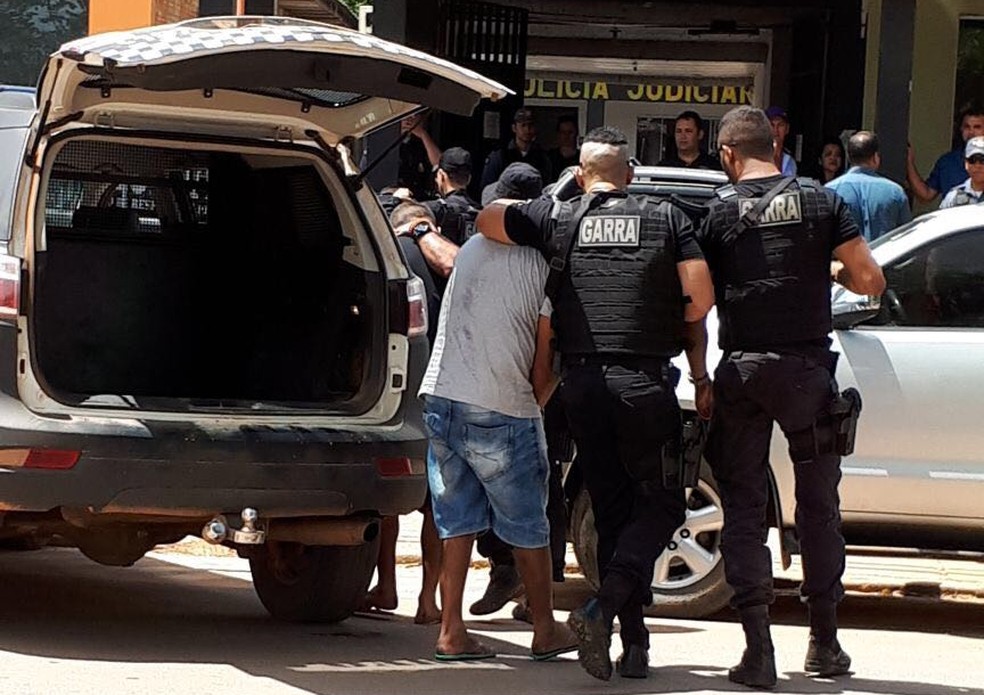 Suspeitos foram presos por policiais do Garra cerca de 10 horas após o crime ser cometido, na entrada de Colniza (Foto: Harlis Barbosa/Arquivo pessoal)