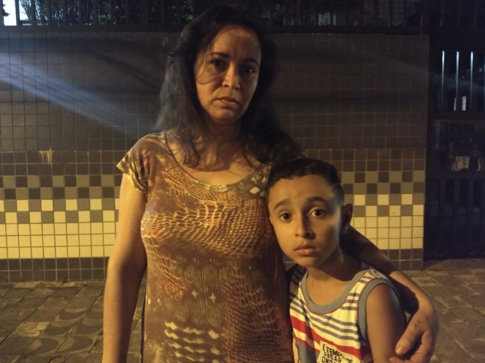 Mãe desabafa após filho escapar de acidente em elevador de prédio de Santos, SP — Foto: Juliana Steil / G1