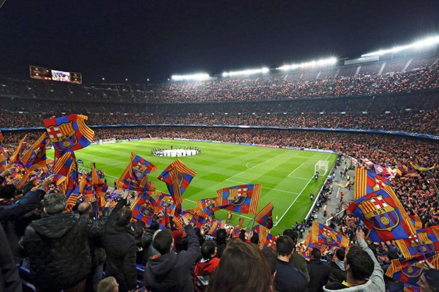 General view of the Camp Nou Stadium, supporters wave flags prior to the UEFA Champions league Quarter Final first leg football match between FC Barcelona and Club Atletico de Madrid at the Camp Nou stadium in Barcelona, Spain, on April 01, 2014. Photo: M (Foto: Corbis via Getty Images)
