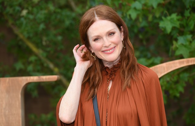 PARIS, FRANCE - SEPTEMBER 24: Julianne Moore attends the Christian Dior Womenswear Spring/Summer 2020 show as part of Paris Fashion Week on September 24, 2019 in Paris, France. (Photo by Stephane Cardinale - Corbis/Corbis via Getty Images) (Foto: Corbis via Getty Images)